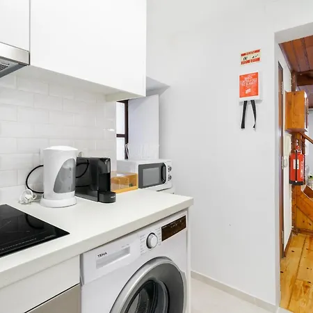 Whome Beco Patacas Perfect Location To Explore Lizbona